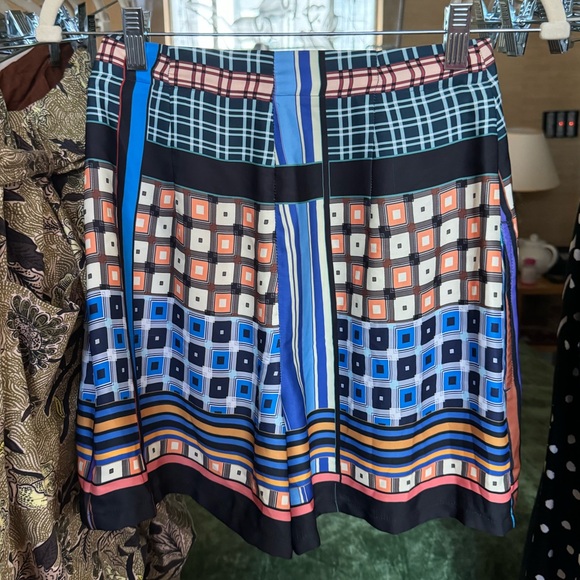 Scanlan Theodore Printed Silk Shorts NWOT - Picture 2 of 2